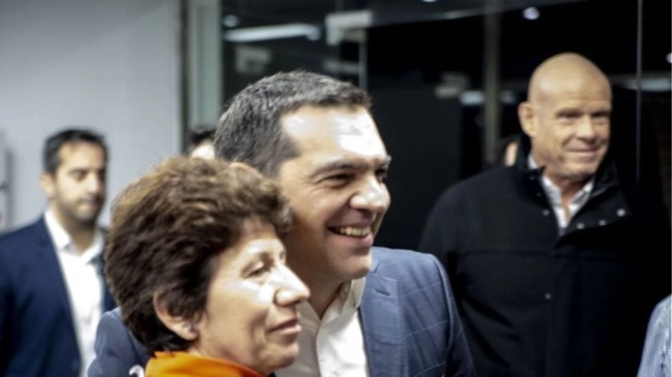 Η άφιξη του Τσίπρα στο Open – Εβγαλε σέλφι με την καθαρίστρια (βίντεο)